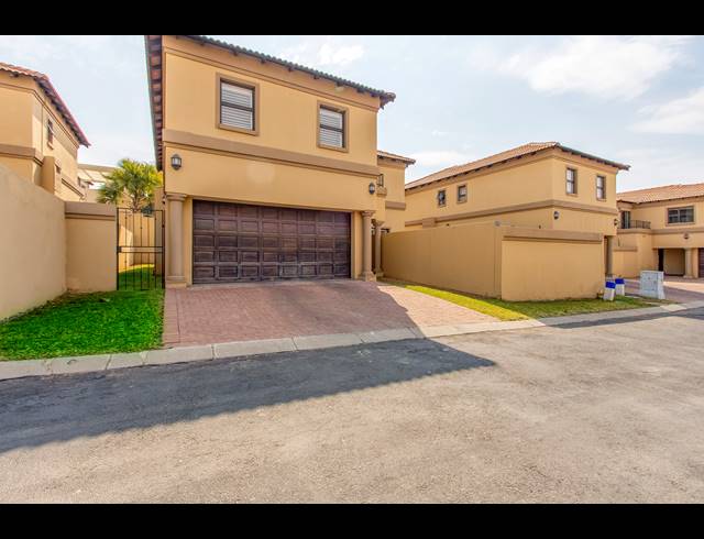 3 BEDROOM HOUSE TO LET IN BROADACRES